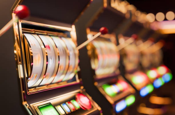 two-hundred-twenty-five app showing live blackjack table with dealer and player cards